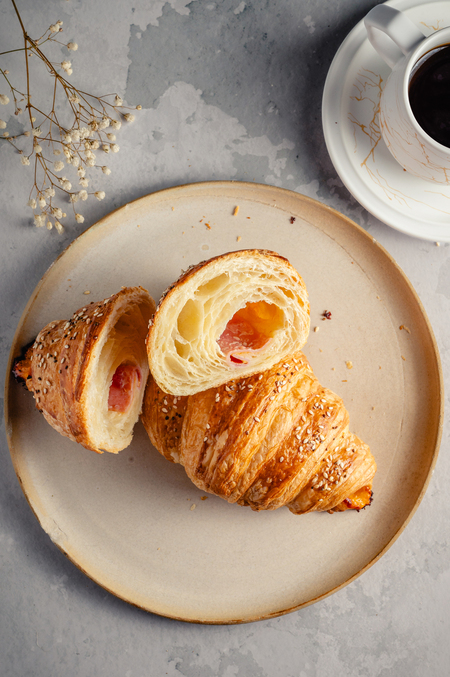 CROISSANT DE JAMÓN Y QUESO