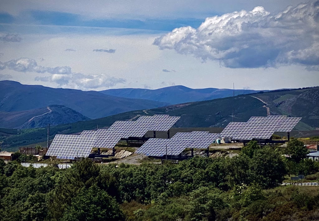 Más energía renovable para zonas remotas de Ecuador. La UDLA investigó cómo controlarla mejor.