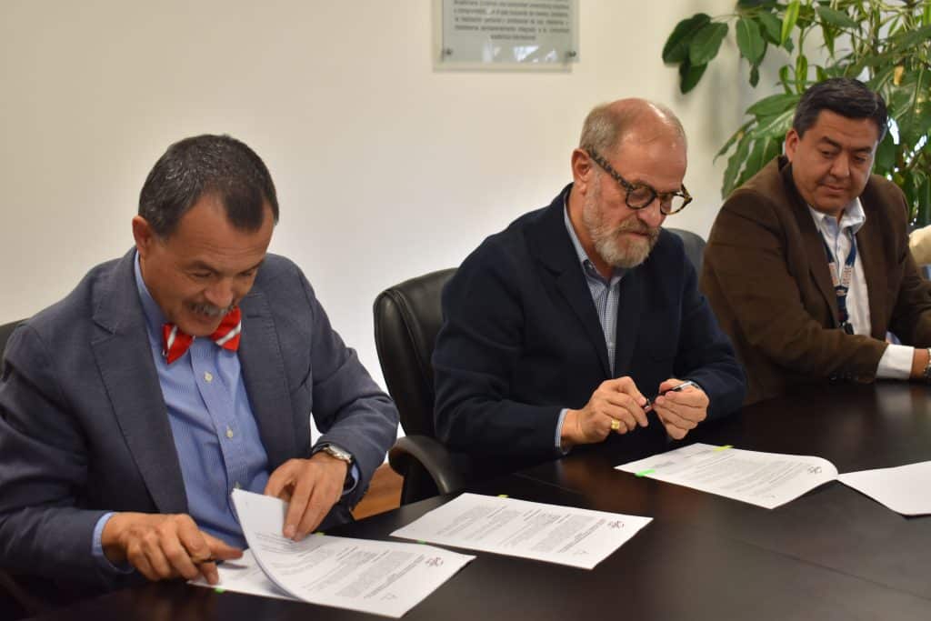 Gonzalo Mendieta, rector de la UDLA y Diego Arteta, presidente de la Casa de la Música.